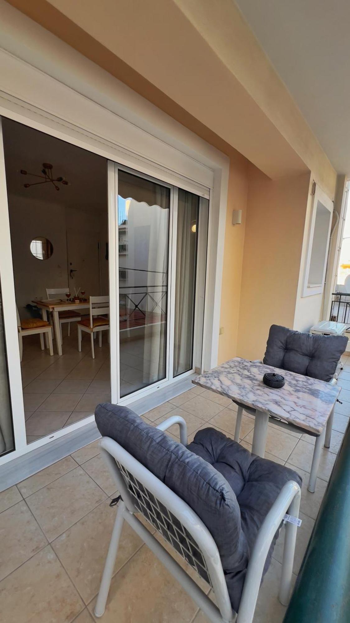 H&h Cozy Retreat Piraeus